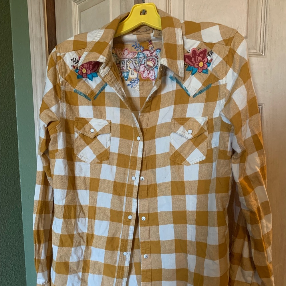 Wrangler flannel pearl snap shirt